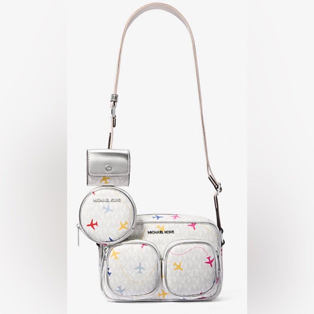 Jet Set Large Printed Signature Logo
Crossbody Bag